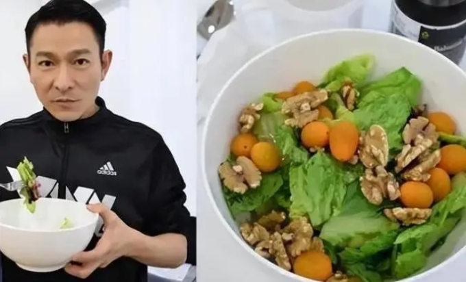 Lưu Đức Hoa 62 tuổi vẫn sở hữu thân hình 6 múi với 0% mỡ thừa, hóa ra là nhờ bí quyết bổ sung thực phẩm này thay cơm - Ảnh 4. Lưu Đức Hoa 62 tuổi vẫn sở hữu thân hình 6 múi với 0% mỡ thừa, hóa ra là nhờ bí quyết bổ sung thực phẩm này thay cơm - Ảnh 4.