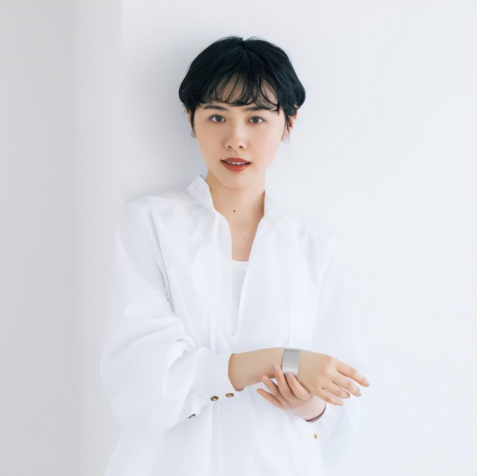 Cô nàng U30 tiết kiệm được “cả đống tiền” nhờ đơn giản hóa chuyện làm đẹp - Ảnh 1.