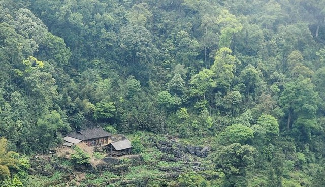 &quot;Ngôi làng địa ngục&quot; gây sốt trong phim kinh dị Việt, không phải là bối cảnh giả, điểm này cách Hà Nội gần 300km - Ảnh 1.