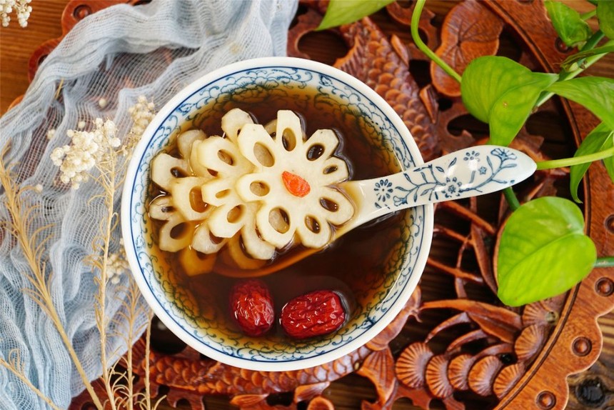 Ăn củ sen vào mùa đông tốt hơn thịt, bổ hơn sâm: Cần tránh ăn theo 4 cách này vì dễ hại thân- Ảnh 1. Ăn củ sen vào mùa đông tốt hơn thịt, bổ hơn sâm: Cần tránh ăn theo 4 cách này vì dễ hại thân- Ảnh 1.