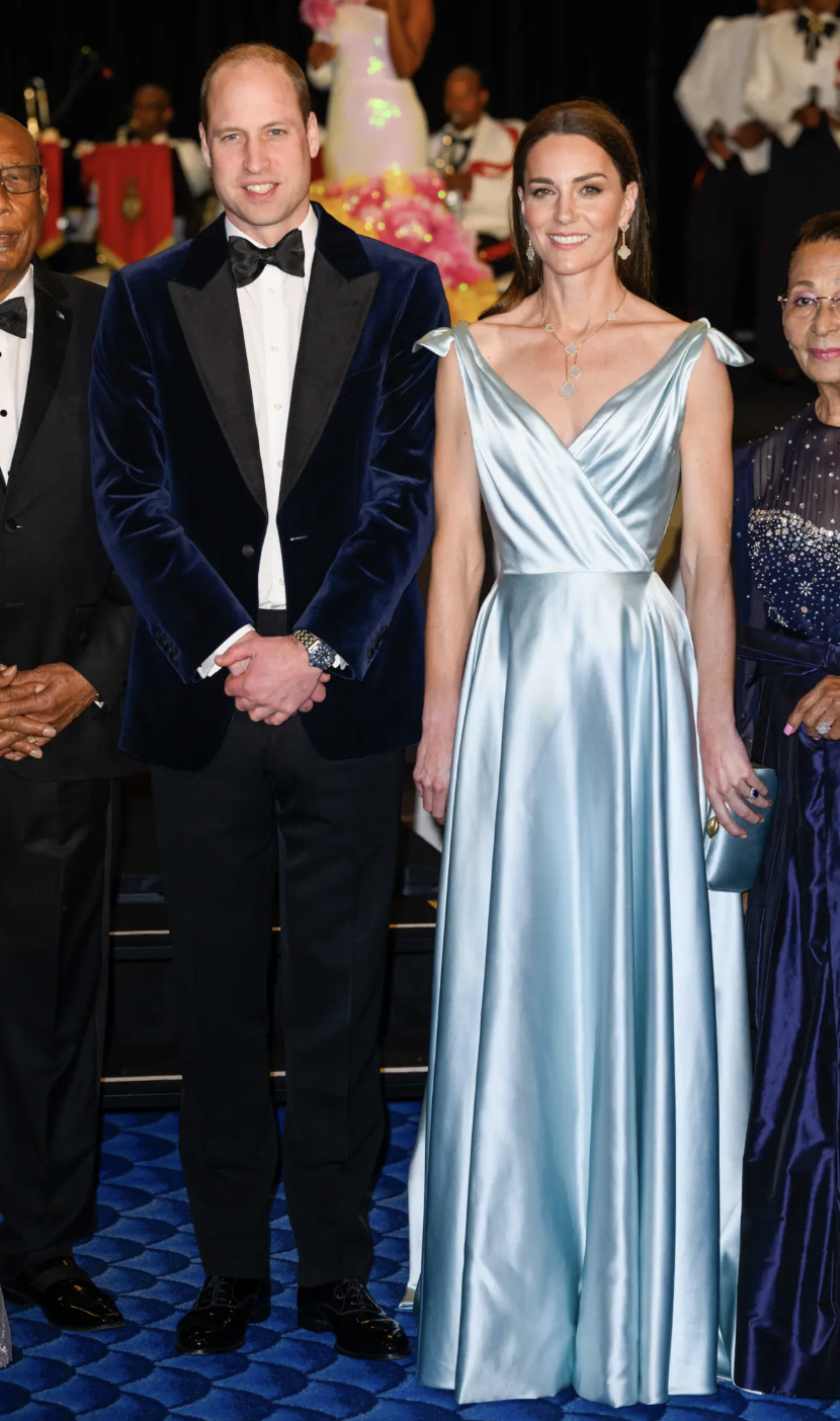 Cách Hoàng gia Anh đón Giáng sinh: Từ trò chơi đố chữ đến bữa tối xa hoa - Ảnh 1. Cách Hoàng gia Anh đón Giáng sinh: Từ trò chơi đố chữ đến bữa tối xa hoa - Ảnh 1.