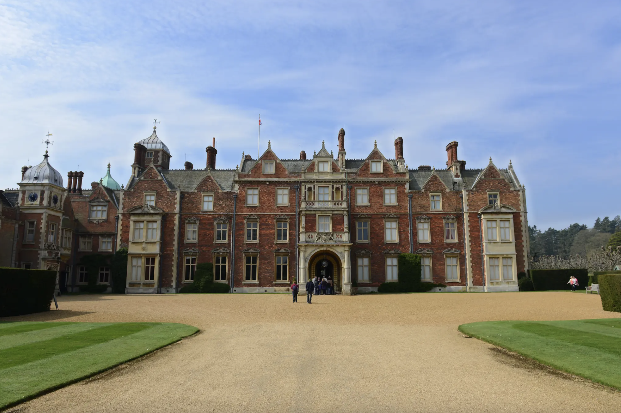 Cách Hoàng gia Anh đón Giáng sinh: Từ trò chơi đố chữ đến bữa tối xa hoa - Ảnh 3. Cách Hoàng gia Anh đón Giáng sinh: Từ trò chơi đố chữ đến bữa tối xa hoa - Ảnh 3.