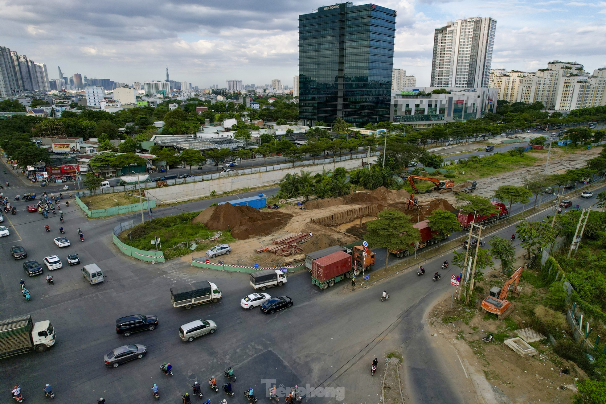 Đại lộ 'triệu đô' phía nam TPHCM bị bóp nghẹt bởi loạt công trình - Ảnh 1.