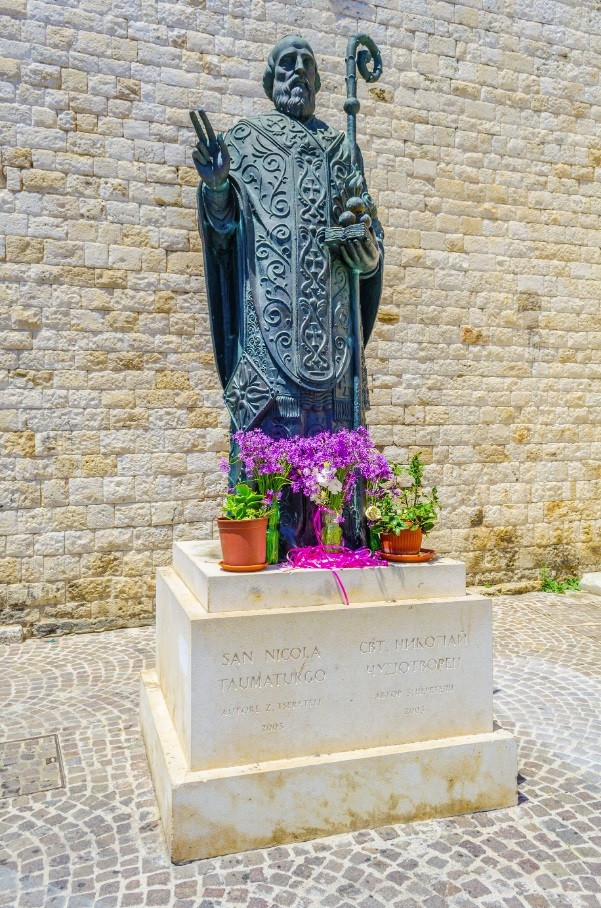 Nhân vật khởi nguồn truyền thuyết về ông già Noel - Ảnh 3.