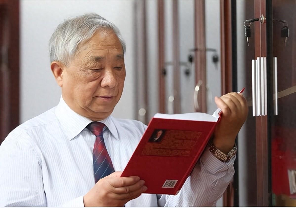 Từng mắc 2 bệnh ung thư, giáo sư 85 tuổi vẫn sống khỏe sau 25 năm: Có 2 phương pháp 0 đồng đáng học hỏi- Ảnh 2. Từng mắc 2 bệnh ung thư, giáo sư 85 tuổi vẫn sống khỏe sau 25 năm: Có 2 phương pháp 0 đồng đáng học hỏi- Ảnh 2.