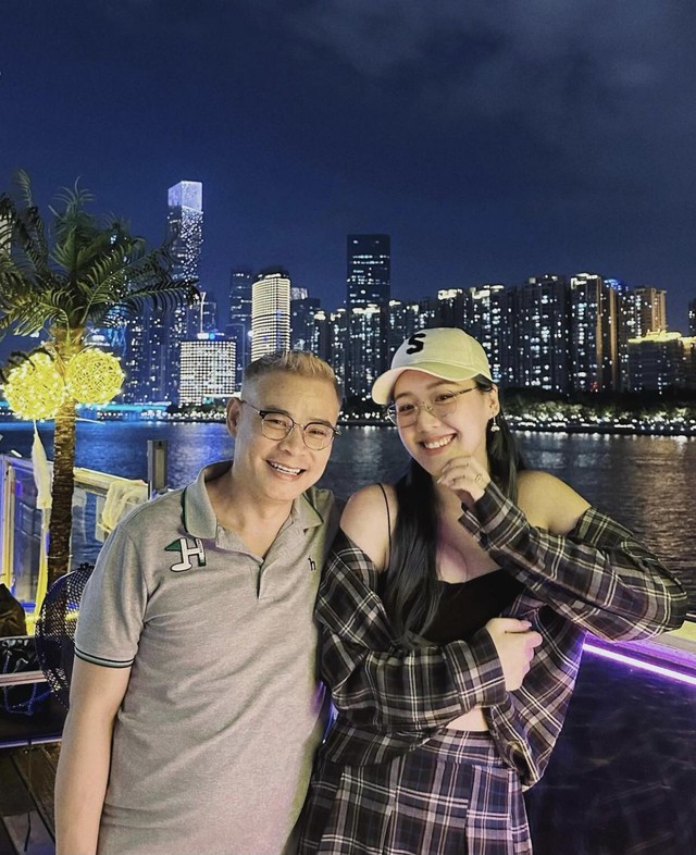 Cô gái từng tặng hoa Tổng thống Donald Trump 6 năm trước: Lấy chồng triệu phú, trở thành CEO - Ảnh 10.