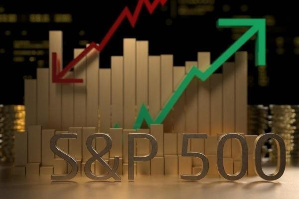 Nhìn lại 1 năm của S&P 500: Kênh đầu tư tốt nhất phố Wall, “hung hãn nhưng hoàn toàn không bất ngờ” - Ảnh 1.