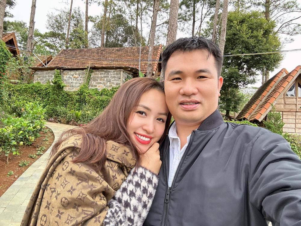 Bức ảnh cô gái chụp từ năm 2004 khiến nhiều người thổn thức: Người đâu đã xinh gái, học giỏi còn dạy con cực khéo- Ảnh 3. Bức ảnh cô gái chụp từ năm 2004 khiến nhiều người thổn thức: Người đâu đã xinh gái, học giỏi còn dạy con cực khéo- Ảnh 3.