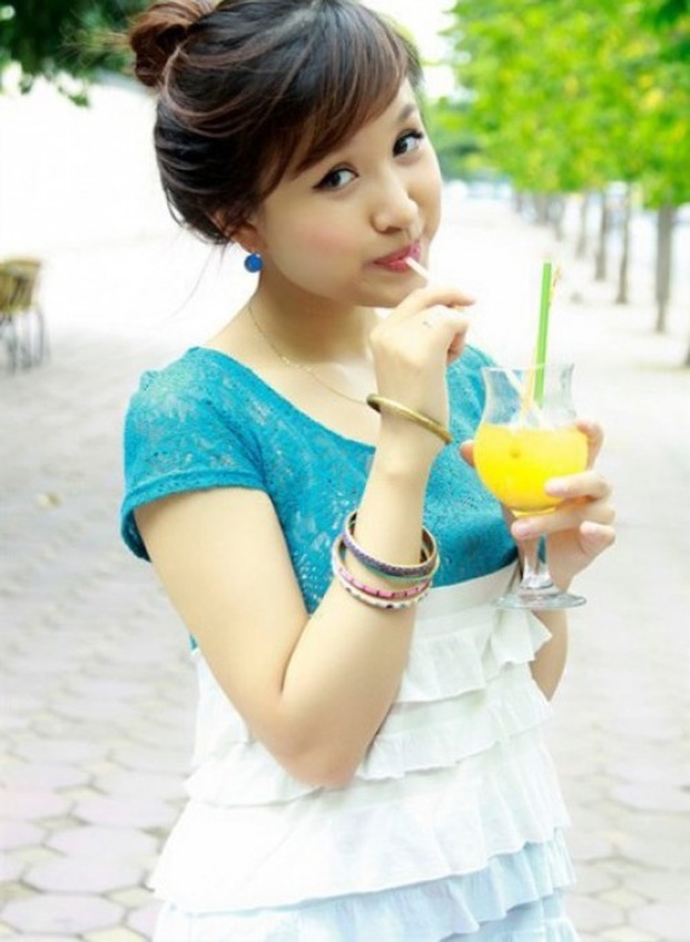 Bức ảnh cô gái chụp từ năm 2004 khiến nhiều người thổn thức: Người đâu đã xinh gái, học giỏi còn dạy con cực khéo- Ảnh 2. Bức ảnh cô gái chụp từ năm 2004 khiến nhiều người thổn thức: Người đâu đã xinh gái, học giỏi còn dạy con cực khéo- Ảnh 2.