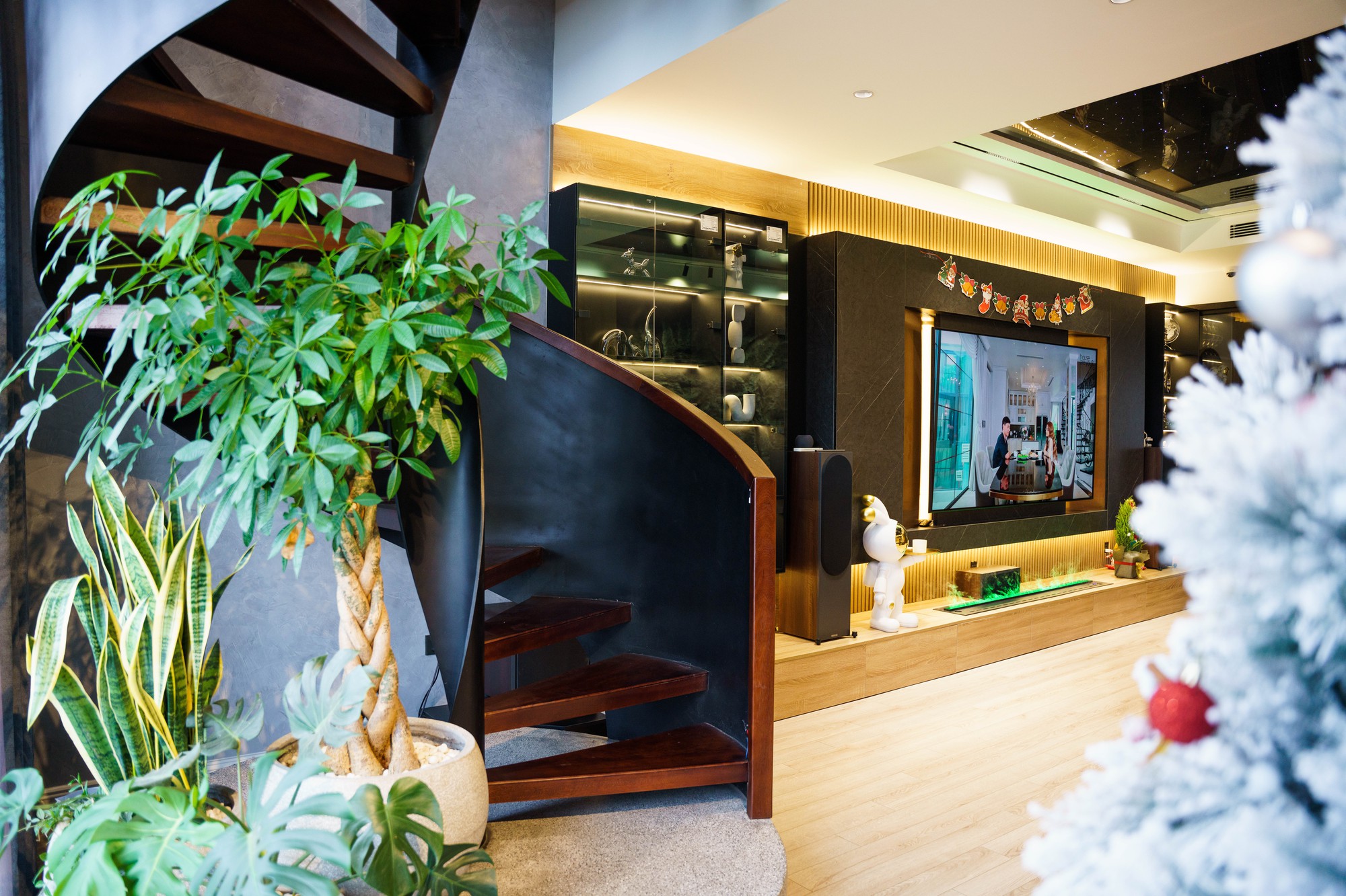 Chuyên gia LifeTech 9x chi 8 tỷ đồng làm nhà phố công nghệ "độc nhất vô nhị", cuộc sống tiện lợi chỉ bằng cái "vẫy tay" - Ảnh 9.