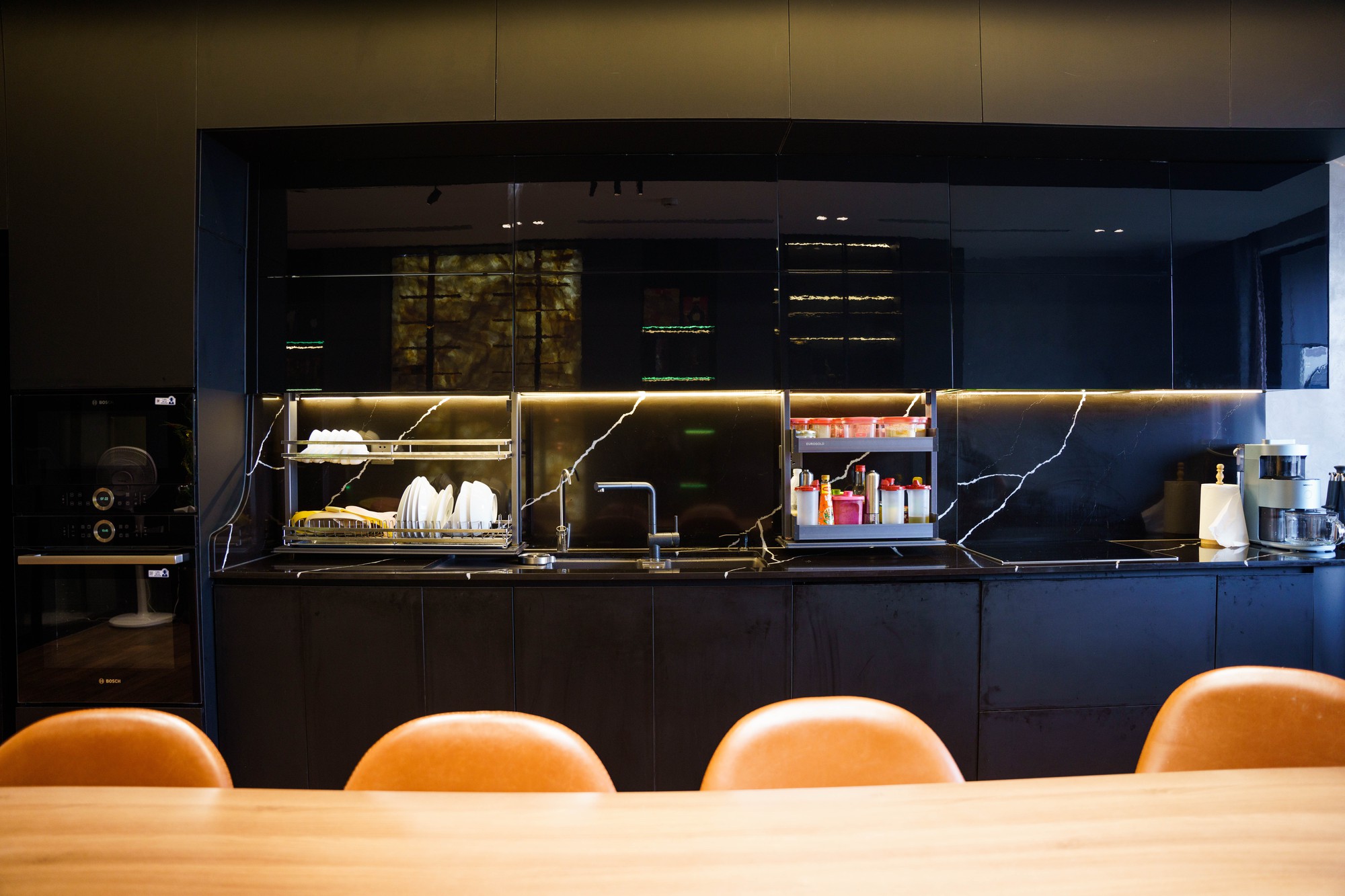 Chuyên gia LifeTech 9x chi 8 tỷ đồng làm nhà phố công nghệ "độc nhất vô nhị", cuộc sống tiện lợi chỉ bằng cái "vẫy tay" - Ảnh 11.