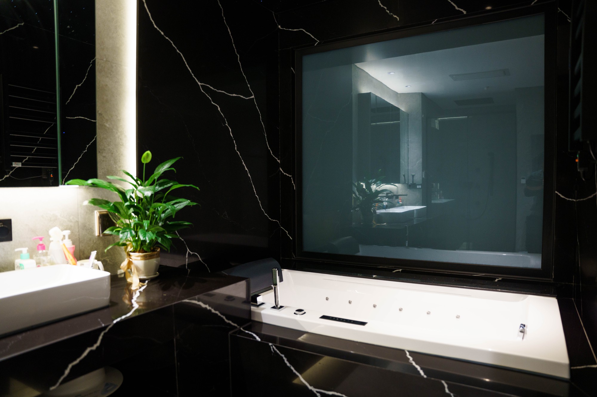 Chuyên gia LifeTech 9x chi 8 tỷ đồng làm nhà phố công nghệ "độc nhất vô nhị", cuộc sống tiện lợi chỉ bằng cái "vẫy tay" - Ảnh 15.