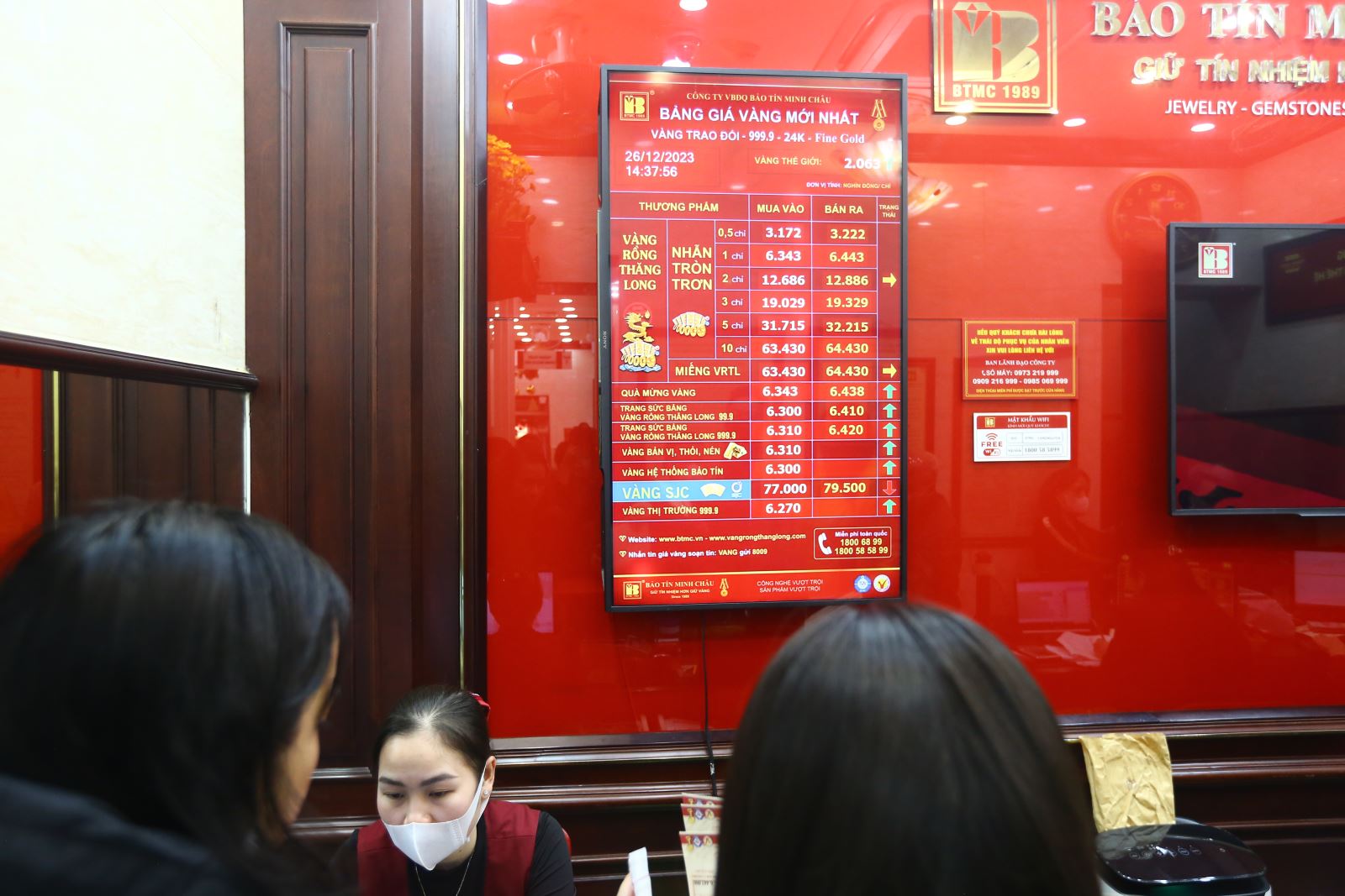 Kỳ vọng thời điểm tốt chốt lời, người dân xếp hàng bán vàng - Ảnh 10.