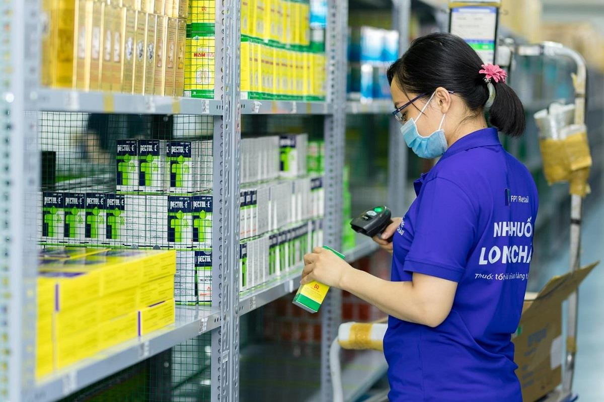 Chứng khoán MBS: Long Châu là doanh nghiệp bán lẻ dược phẩm duy nhất có lãi năm 2023 - Ảnh 1.
