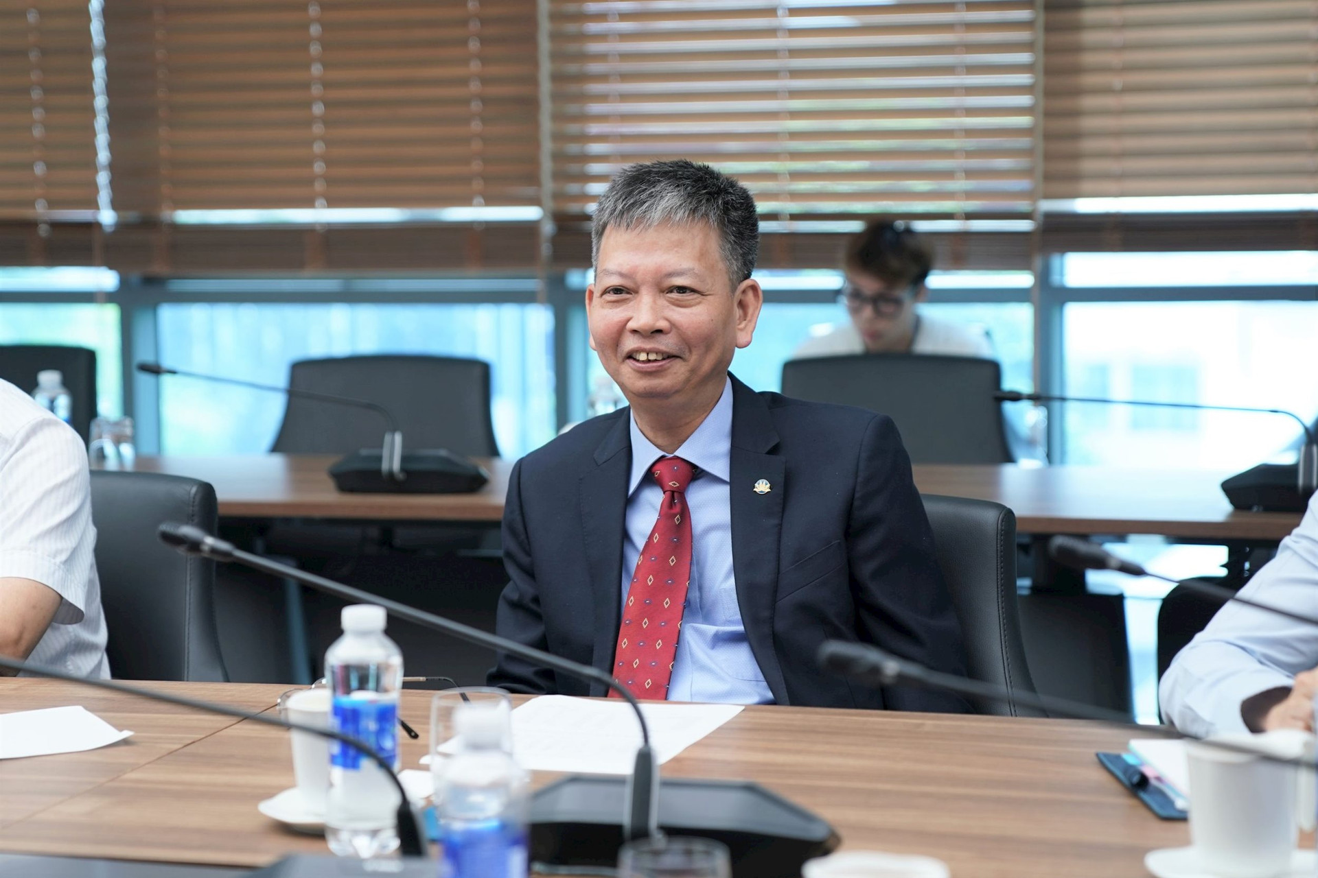 Vietnam Airlines miễn nhiệm chức Phó Tổng giám đốc của 'công thần' gắn bó hơn 35 năm - Ảnh 2.