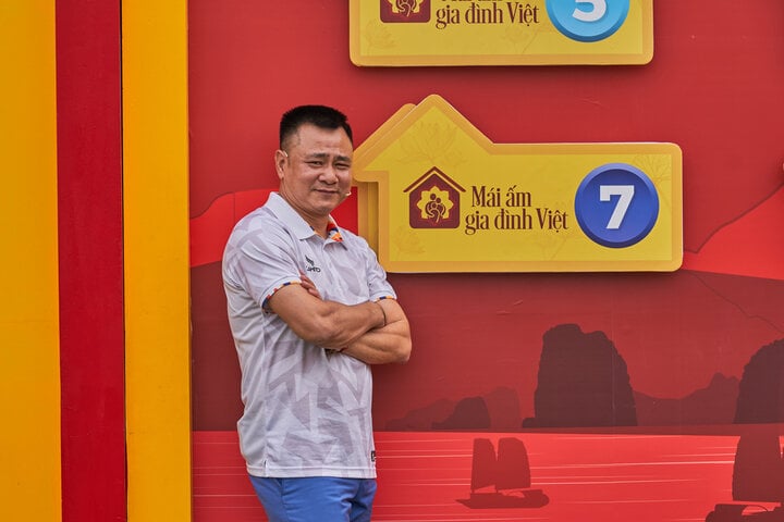 NSND Tự Long tiết lộ về tuổi thơ sống với bà, bán kem, xách vữa làm thợ hồ - Ảnh 1. NSND Tự Long tiết lộ về tuổi thơ sống với bà, bán kem, xách vữa làm thợ hồ - Ảnh 1.