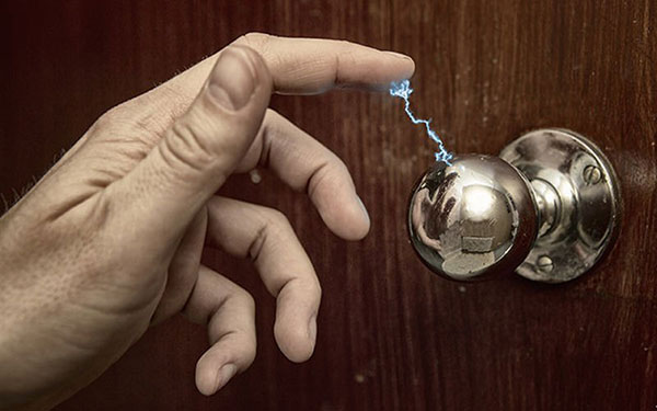 6 mẹo đơn giản giúp bạn tránh bị điện giật “tanh tách” trong mùa đông - Ảnh 3.