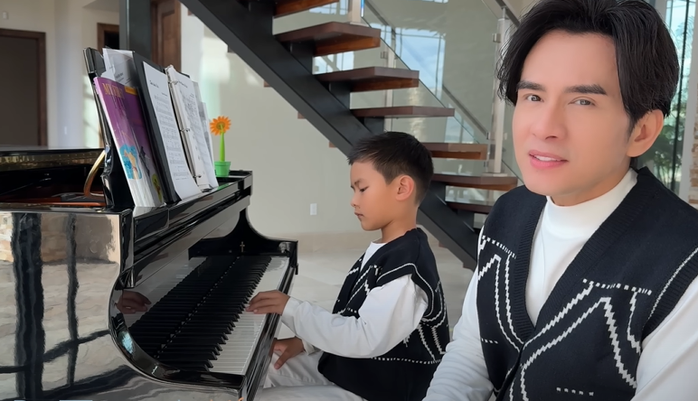 Đan Trường dạy học cho con trai bằng tiếng Anh siêu đáng yêu, ngỡ ngàng và xúc động khi con biết đàn cho ba hát- Ảnh 3. Đan Trường dạy học cho con trai bằng tiếng Anh siêu đáng yêu, ngỡ ngàng và xúc động khi con biết đàn cho ba hát- Ảnh 3.