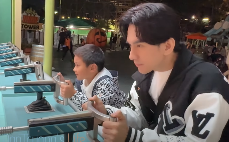 Đan Trường dạy học cho con trai bằng tiếng Anh siêu đáng yêu, ngỡ ngàng và xúc động khi con biết đàn cho ba hát- Ảnh 2. Đan Trường dạy học cho con trai bằng tiếng Anh siêu đáng yêu, ngỡ ngàng và xúc động khi con biết đàn cho ba hát- Ảnh 2.