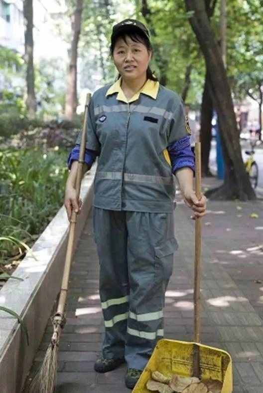 10 năm không mua quần áo mới, mỗi tháng chỉ tiêu 1/3 lương, vợ chồng tôi dồn đủ tiền cho con đi du học Úc - Ảnh 1. 10 năm không mua quần áo mới, mỗi tháng chỉ tiêu 1/3 lương, vợ chồng tôi dồn đủ tiền cho con đi du học Úc - Ảnh 1.