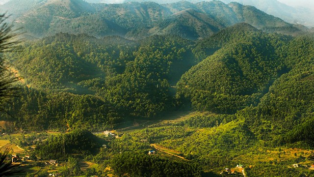 Chinh phục nơi được mệnh danh là &quot;nóc nhà Thủ đô&quot;: Cách trung tâm chỉ 40km, thì ra là cái tên quen thuộc - Ảnh 1.