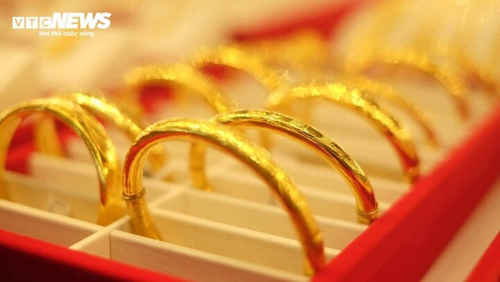 Giao dịch vàng giá trị từ 6 lượng phải báo cáo Ngân hàng Nhà nước - Ảnh 1. Giao dịch vàng giá trị từ 6 lượng phải báo cáo Ngân hàng Nhà nước - Ảnh 1.