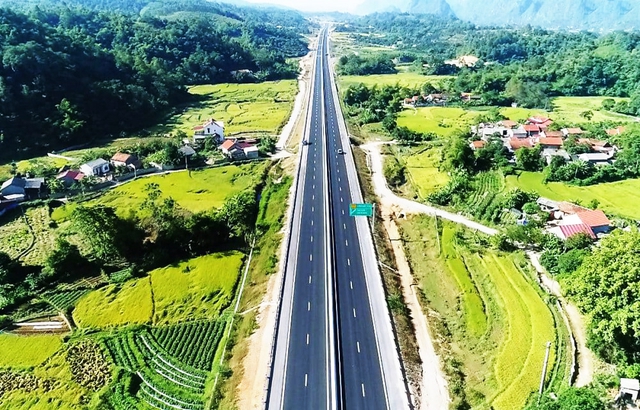 Dự án cao tốc "khủng" mở cánh cửa giao thương với Trung Quốc khởi công vào ngày đầu tiên của năm mới - Ảnh 2. Dự án cao tốc "khủng" mở cánh cửa giao thương với Trung Quốc khởi công vào ngày đầu tiên của năm mới - Ảnh 2.