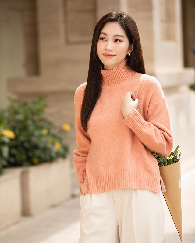 Đường đua decor Noel tăng nhiệt: Lộ diện cây thông độc lạ "thị phi" nhất, style đơn giản bất ngờ thu hút triệu người- Ảnh 25.