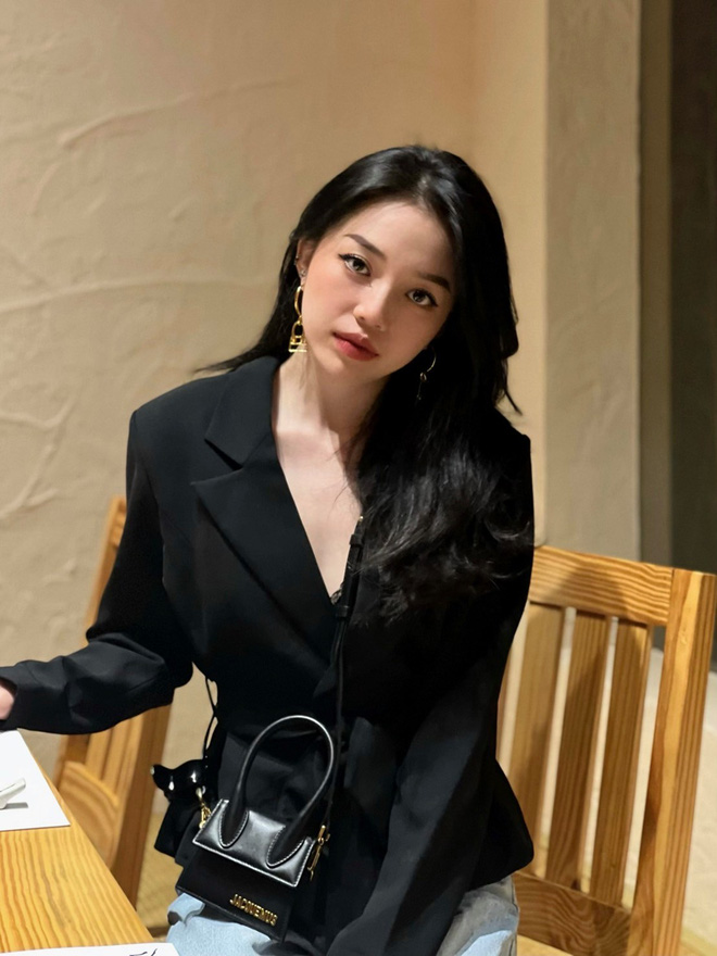 Đường đua decor Noel tăng nhiệt: Lộ diện cây thông độc lạ "thị phi" nhất, style đơn giản bất ngờ thu hút triệu người- Ảnh 31.