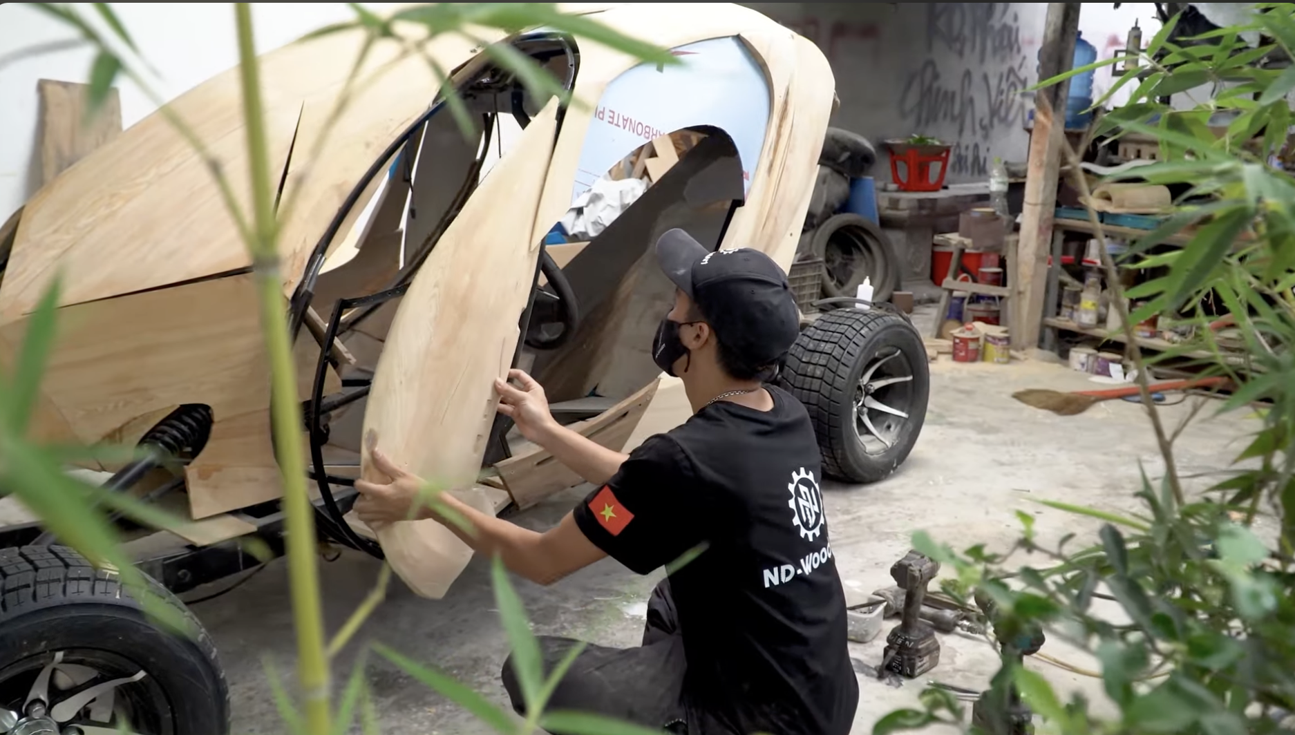 Thợ Việt chế xe gỗ phong cách ngoài hành tinh: Khung tự làm từ A đến Z, cửa mở kiểu Pagani Huayra, chạy như xe địa hình - Ảnh 7.