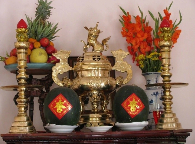 Lọ hoa trên bàn thờ đặt như nào mới đúng? Hóa ra tới giờ vẫn nhiều nhà làm sai mà không hề biết - Ảnh 3. Lọ hoa trên bàn thờ đặt như nào mới đúng? Hóa ra tới giờ vẫn nhiều nhà làm sai mà không hề biết - Ảnh 3.