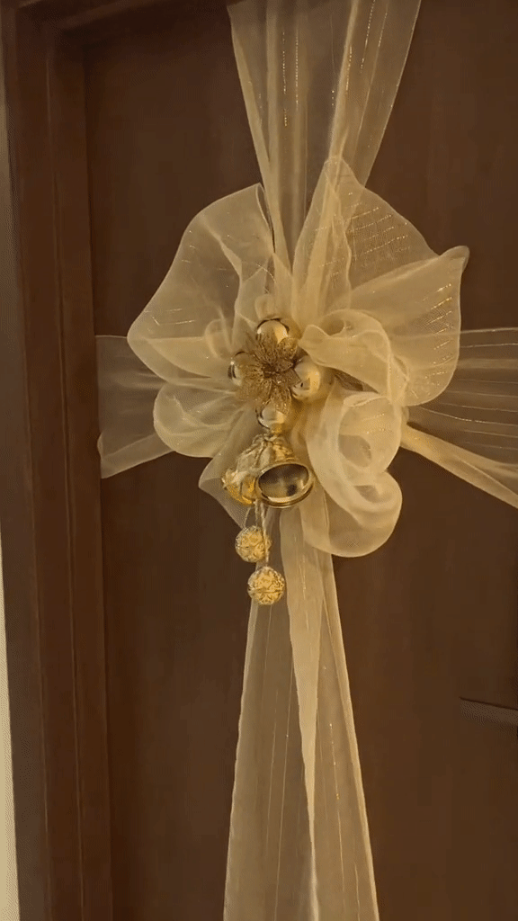 Noel cận kề, đường đua decor Xmas nhộn nhịp hơn: Biệt thự của Lệ Quyên lung linh lóa mắt, Tóc Tiên, Min... khoe cây thông siêu sang - Ảnh 6. Noel cận kề, đường đua decor Xmas nhộn nhịp hơn: Biệt thự của Lệ Quyên lung linh lóa mắt, Tóc Tiên, Min... khoe cây thông siêu sang - Ảnh 6.