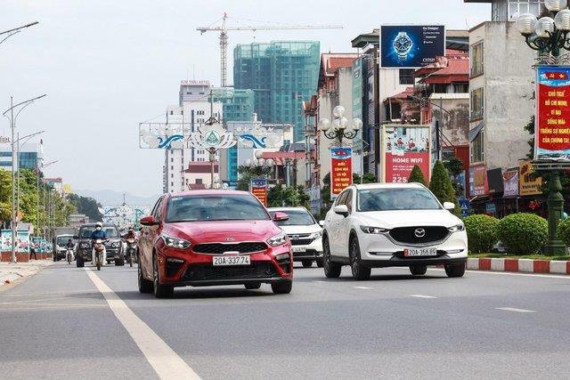 Người Việt lần đâu tiên ''xô đổ'' mốc nửa triệu ô tô năm 2022: Có gì vui? - Ảnh 1.