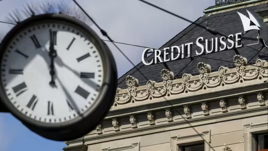 Hết tin đồn phá sản, Credit Suisse lại báo lỗ kỷ lục - Ảnh 1.