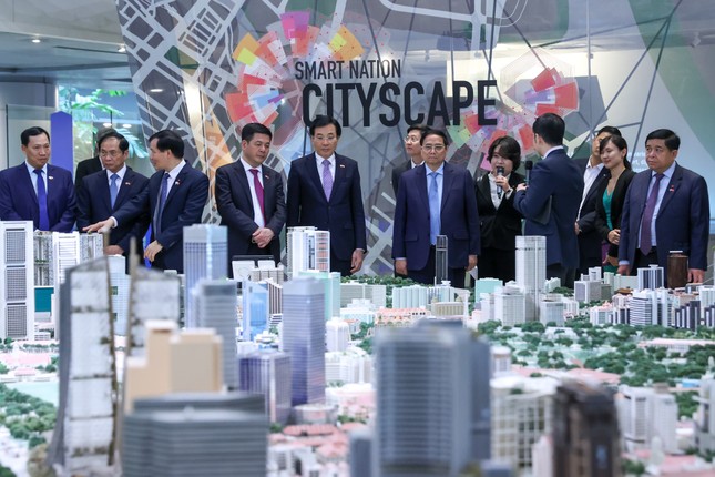Thủ tướng tìm hiểu về triết lý quy hoạch và bí quyết xây dựng thành phố thông minh của Singapore - Ảnh 1.