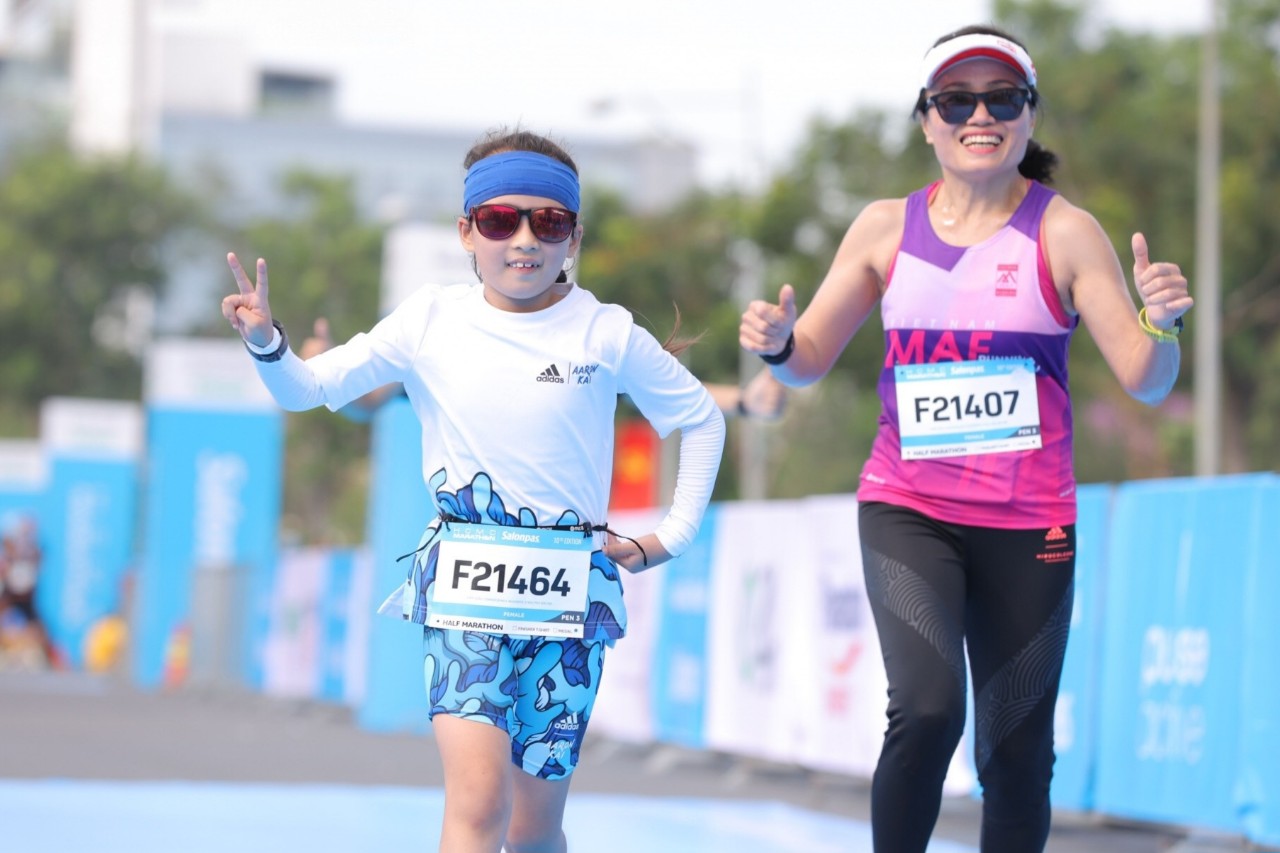 Được bố cho chạy bộ chỉ để rèn luyện sức khỏe từ lúc 5 tuổi, 3 năm sau cô bé chinh phục đường chạy 21km, tham gia 20 giải chạy mỗi năm - Ảnh 1.