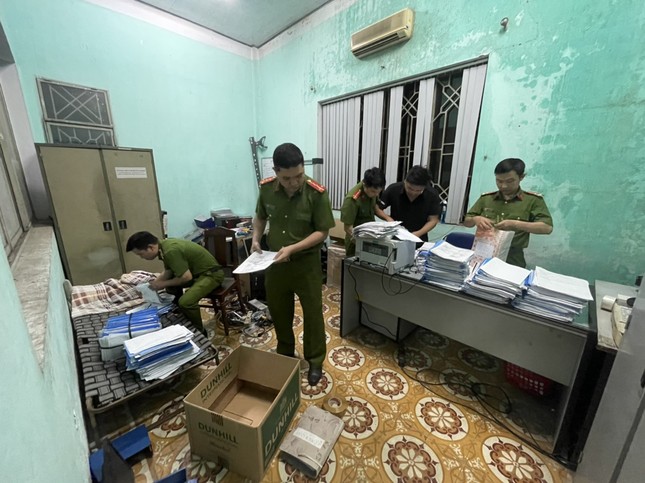 Giám đốc và phó giám đốc trung tâm đăng kiểm ở Đà Nẵng bị khởi tố - Ảnh 2.