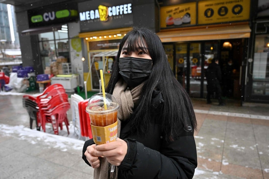 &quot;Cà phê kệ thời tiết&quot; - Vì sao người Hàn lại tự tin duy trì thói quen &quot;Ah-Ah&quot; ngược đời này trong cái lạnh -17 độ? - Ảnh 1.