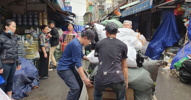 Tiểu thương mất hàng tỷ đồng sau hỏa hoạn chợ Tam Bạc - Ảnh 2.