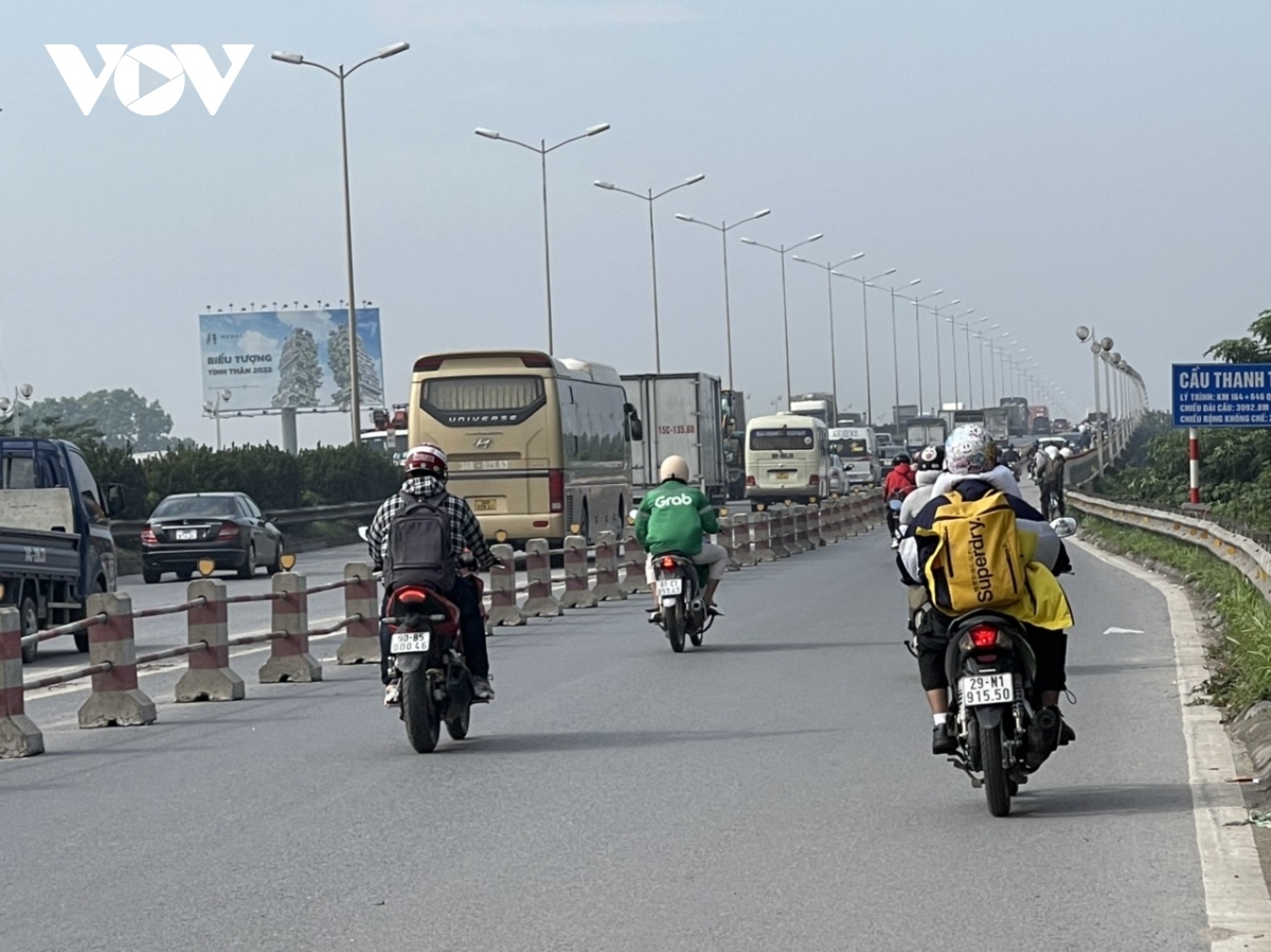 Phân luồng xe qua cầu Thanh Trì theo giờ trong 15 ngày để kiểm định chất lượng cầu - Ảnh 1.