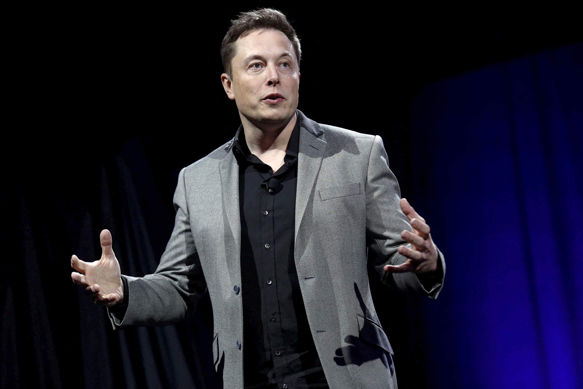 Tỉ phú Elon Musk phát ngôn gây sốc về UFO - Ảnh 1.