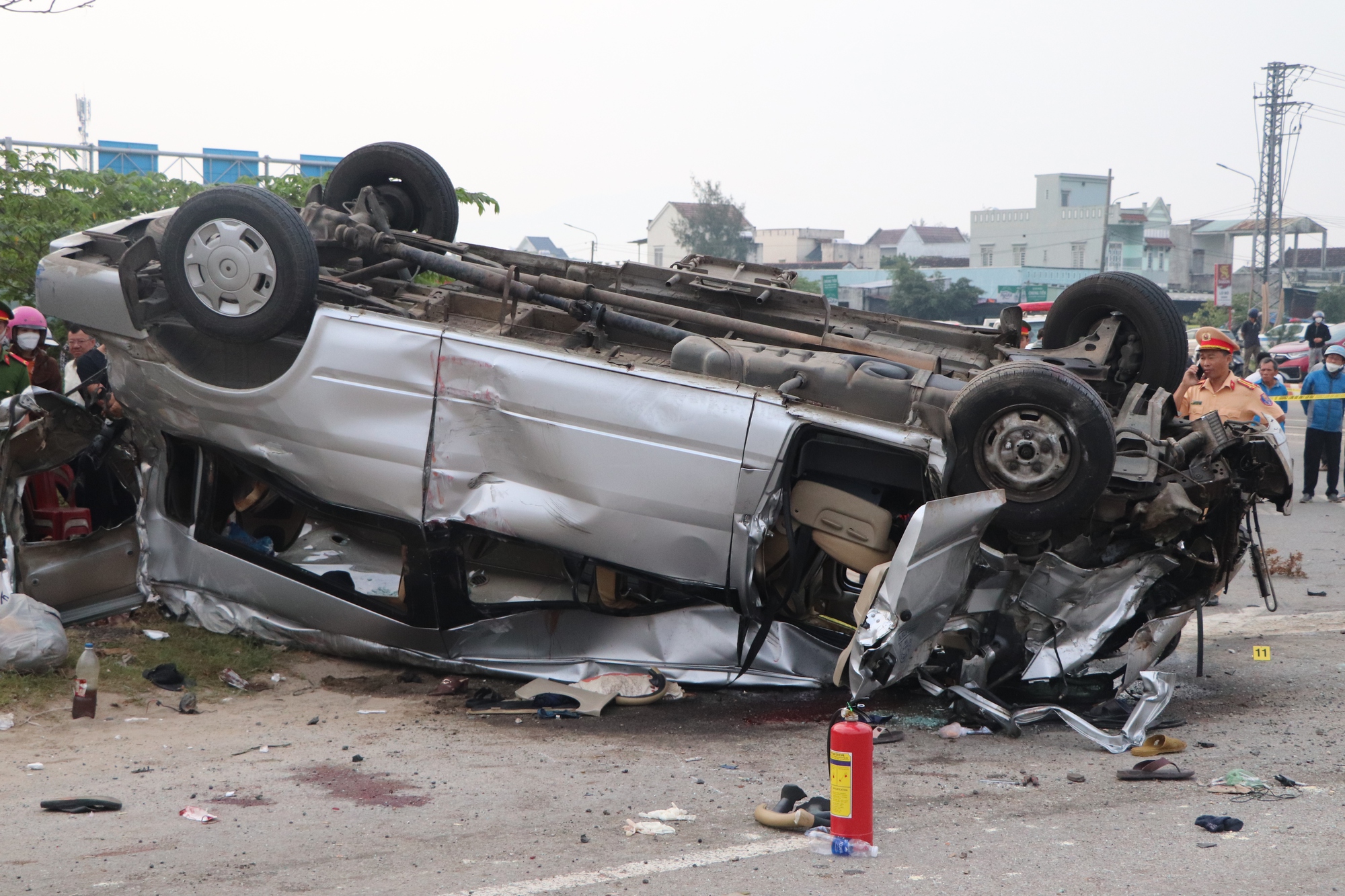 Hiện trường ám ảnh vụ tai nạn kinh hoàng làm 8 người chết ở Quảng Nam - Ảnh 15.