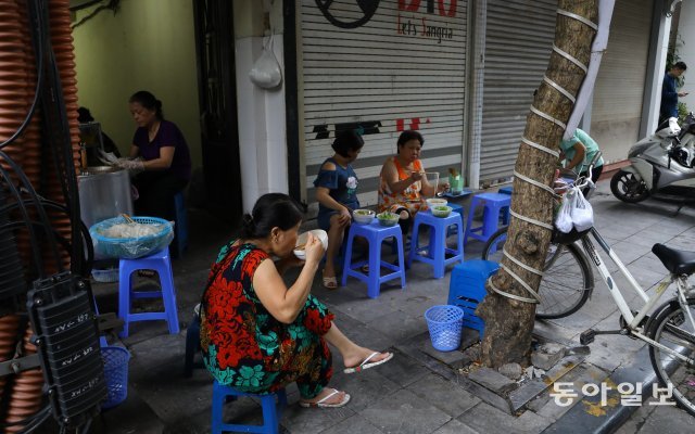 Phóng viên Hàn Quốc thích thú thốt lên: &quot;Ở Việt Nam, mọi thứ đều ở trên đường!&quot; - Ảnh 4.