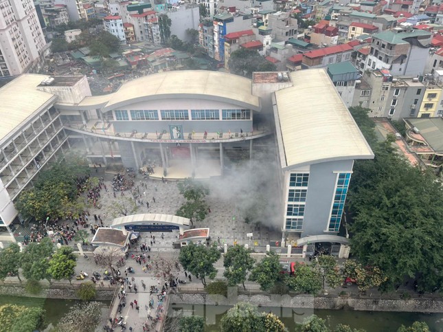 Hà Nội: Cháy trong Trường Tiểu học Yên Hoà - Ảnh 1.