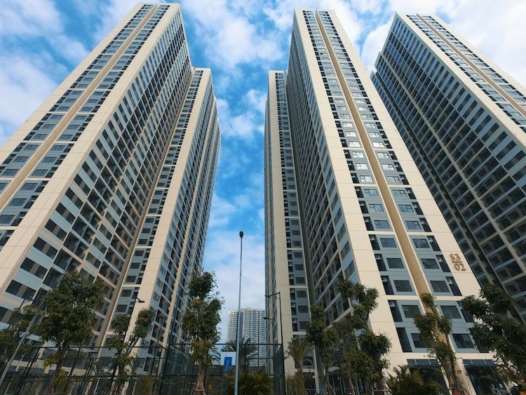 Thị trường căn hộ Hà Nội: Nguồn cung mới thấp nhất 8 năm qua, giá sơ cấp cao hơn thứ cấp 42% - Ảnh 1.
