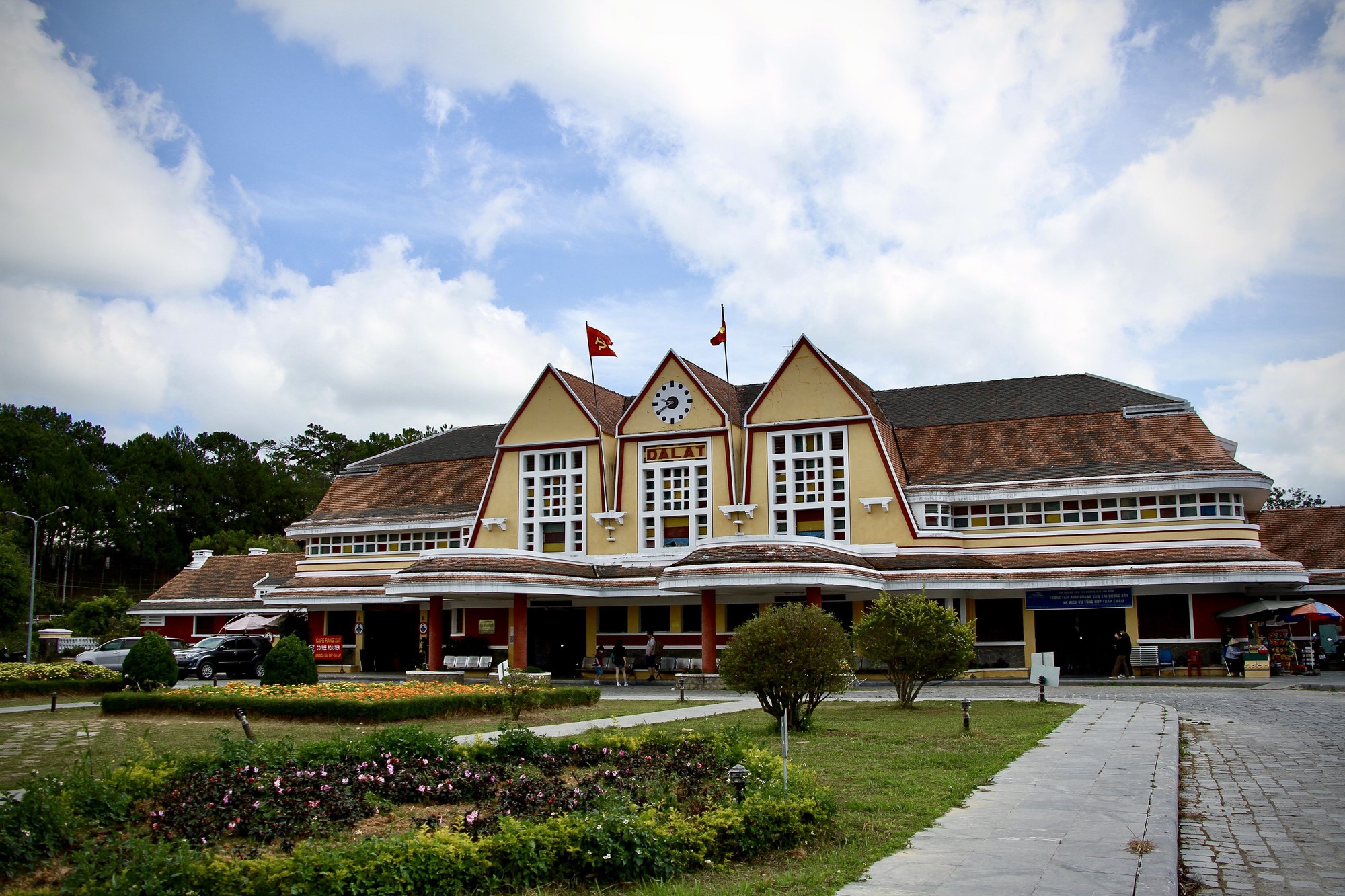 Ngắm nhà ga cổ nhất Việt Nam chỉ với 5.000 đồng - Ảnh 1.