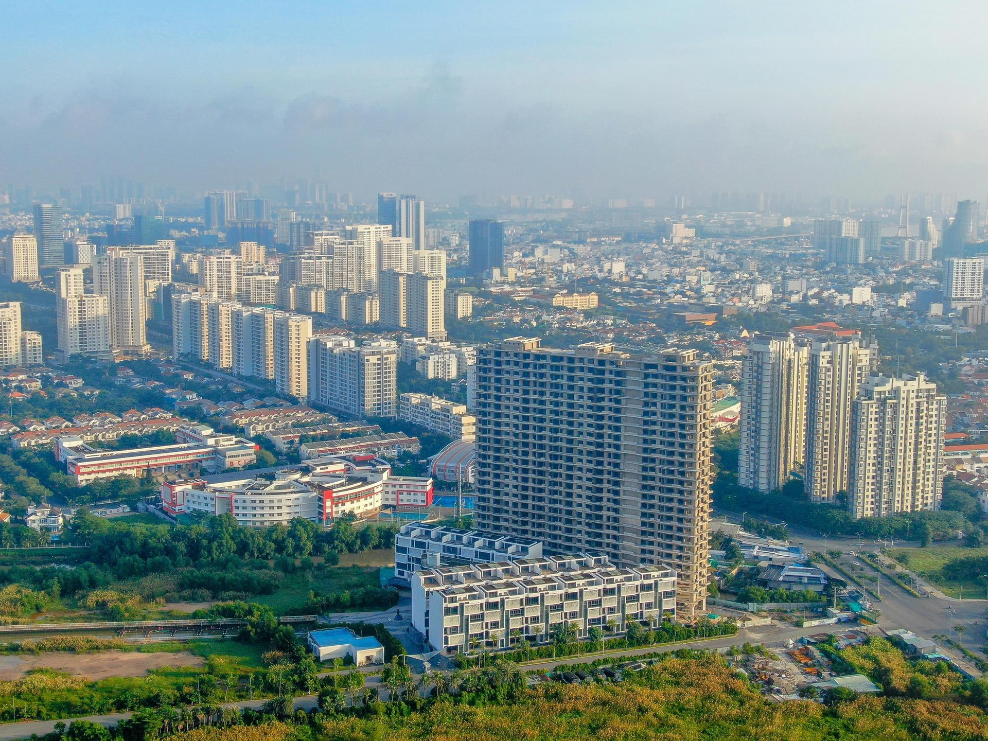 &quot;Ông lớn&quot; ngân hàng tuyên bố giảm lãi suất tới 3%/năm cho các khoản vay kinh doanh bất động sản - Ảnh 1.