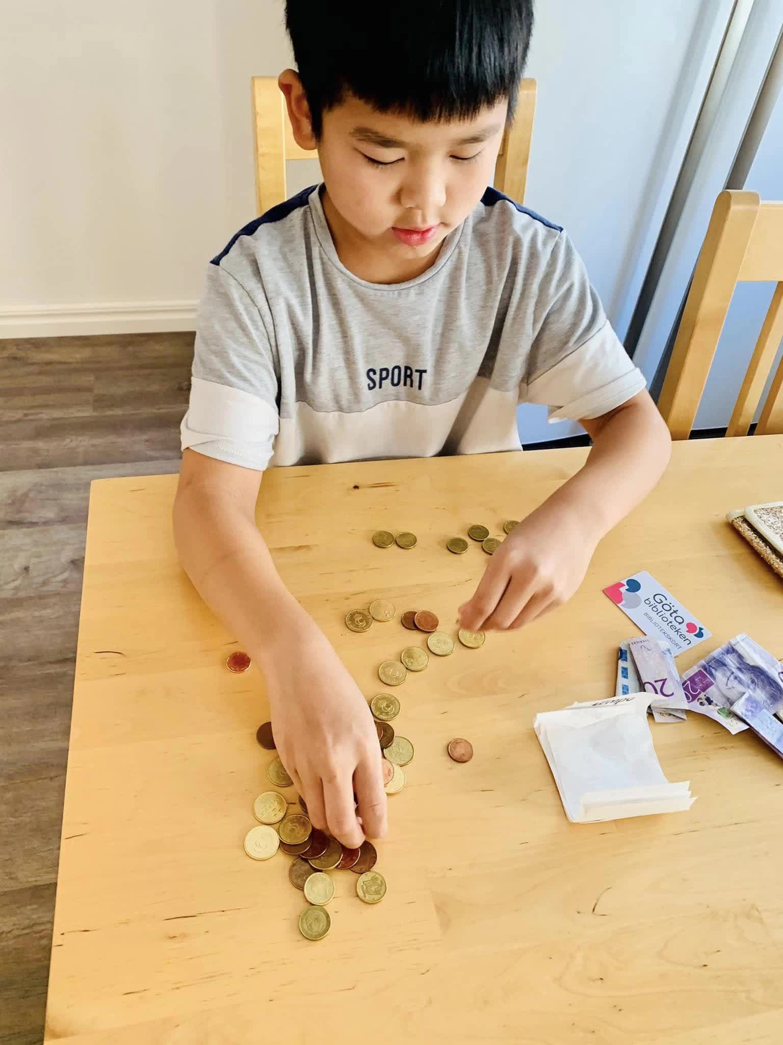 Ngày nào cũng đưa con đi chợ cùng, vài tháng sau mẹ bất ngờ khi các bé tự học được 3 kỹ năng - Ảnh 5. Ngày nào cũng đưa con đi chợ cùng, vài tháng sau mẹ bất ngờ khi các bé tự học được 3 kỹ năng - Ảnh 5.