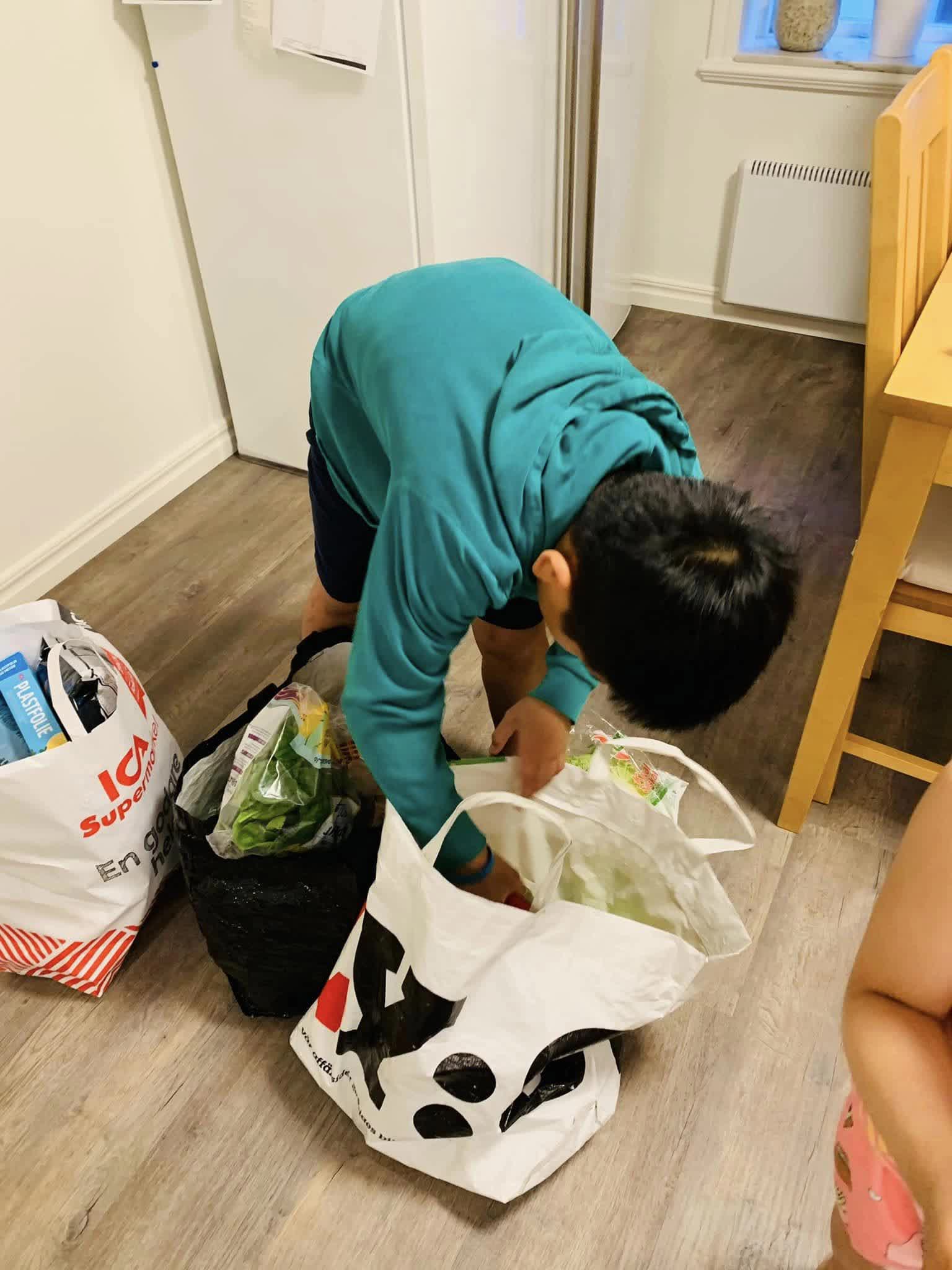 Ngày nào cũng đưa con đi chợ cùng, vài tháng sau mẹ bất ngờ khi các bé tự học được 3 kỹ năng - Ảnh 3. Ngày nào cũng đưa con đi chợ cùng, vài tháng sau mẹ bất ngờ khi các bé tự học được 3 kỹ năng - Ảnh 3.