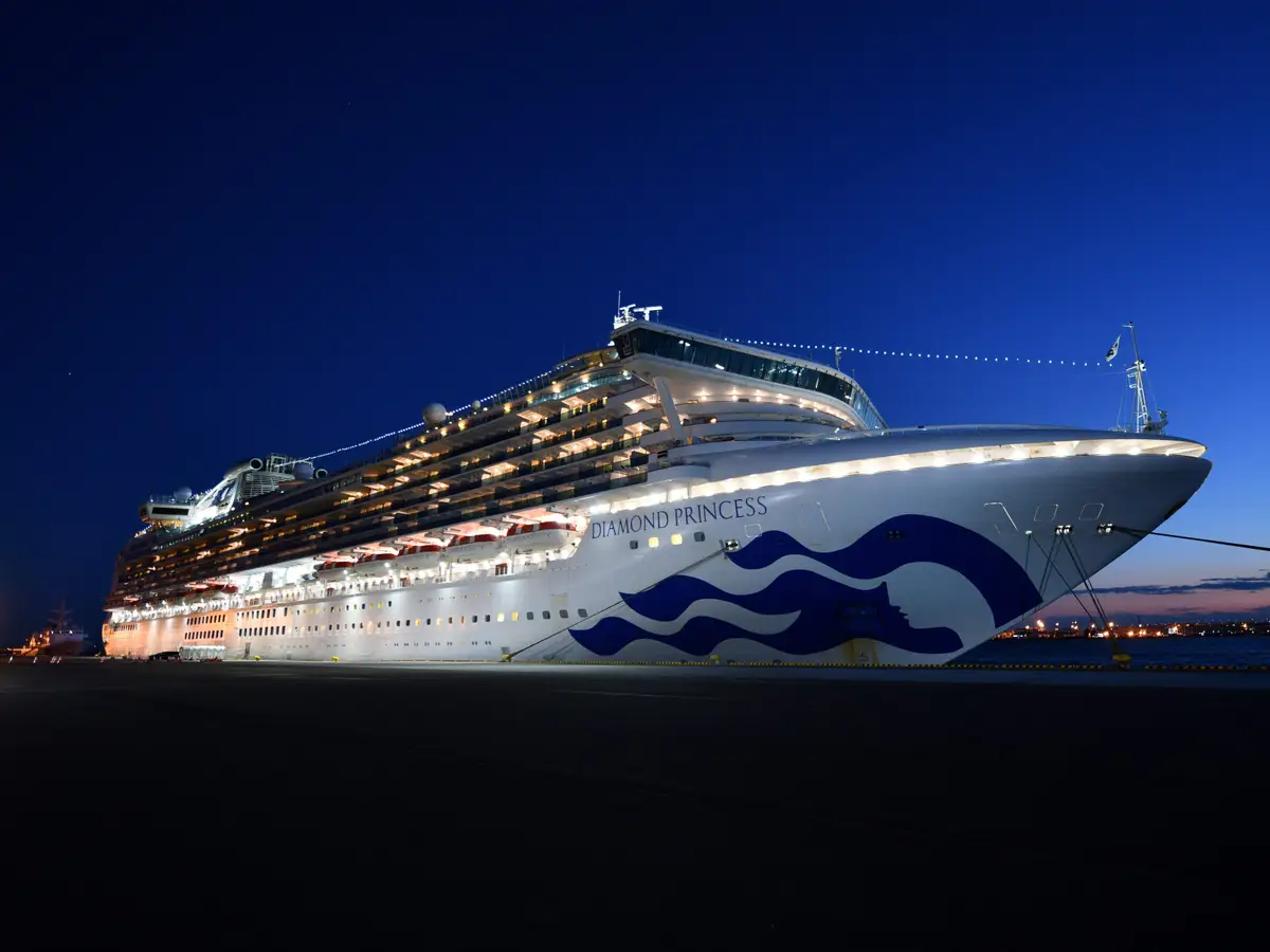 Đầu bếp du thuyền chia sẻ về cách phục vụ thức ăn cho hàng nghìn thực khách giữa đại dương - Ảnh 2.